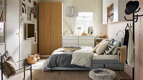 A comfy bed, TV and snacks – a  contemporary bedroom that’s got it all